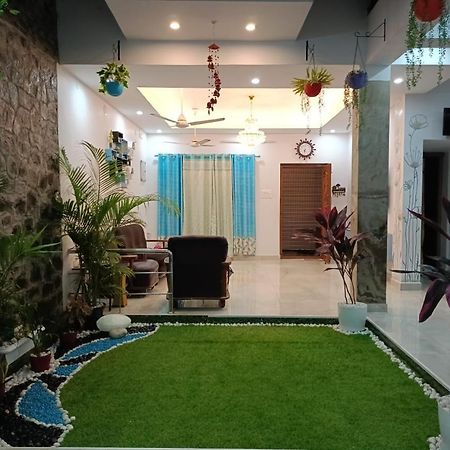 Ezhilagam Stays Chennai Exteriör bild